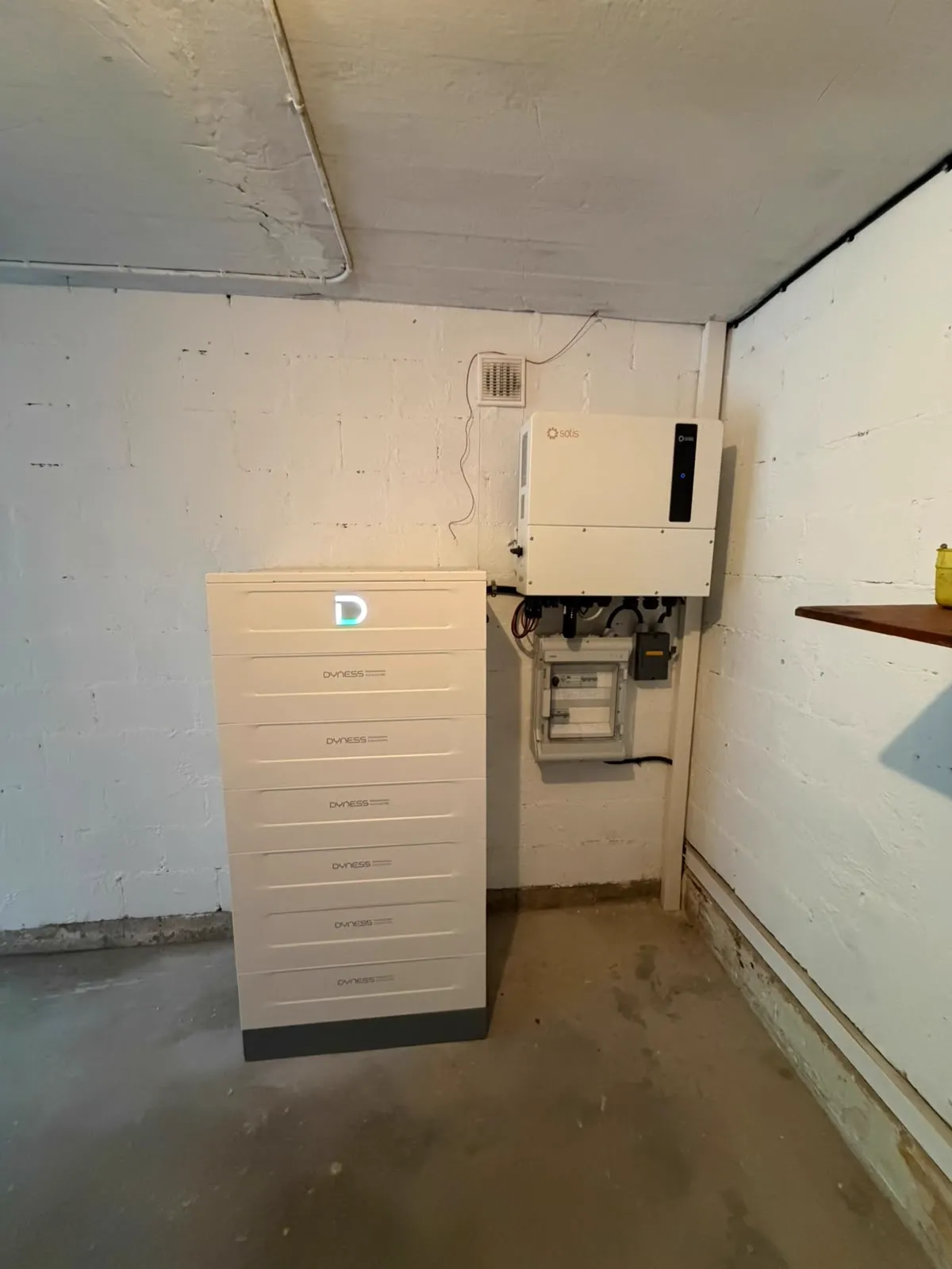 Batterilager installerat i källare